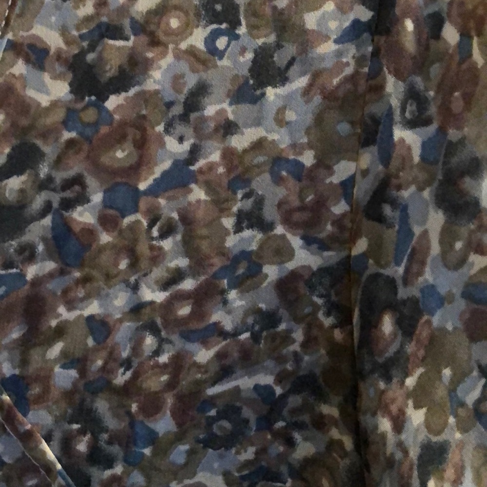Flowy Spring Blouse - Picture 3 of 6